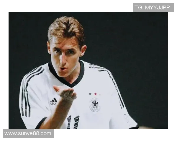 怪兽级球星在足球场上的辉煌表现与传奇之路